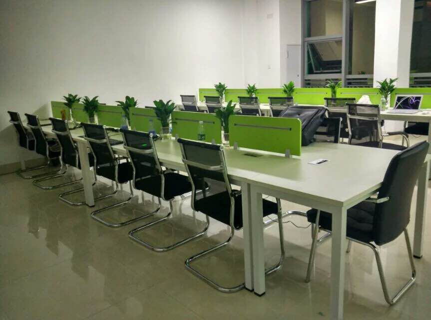 開放式區辦公桌椅展示